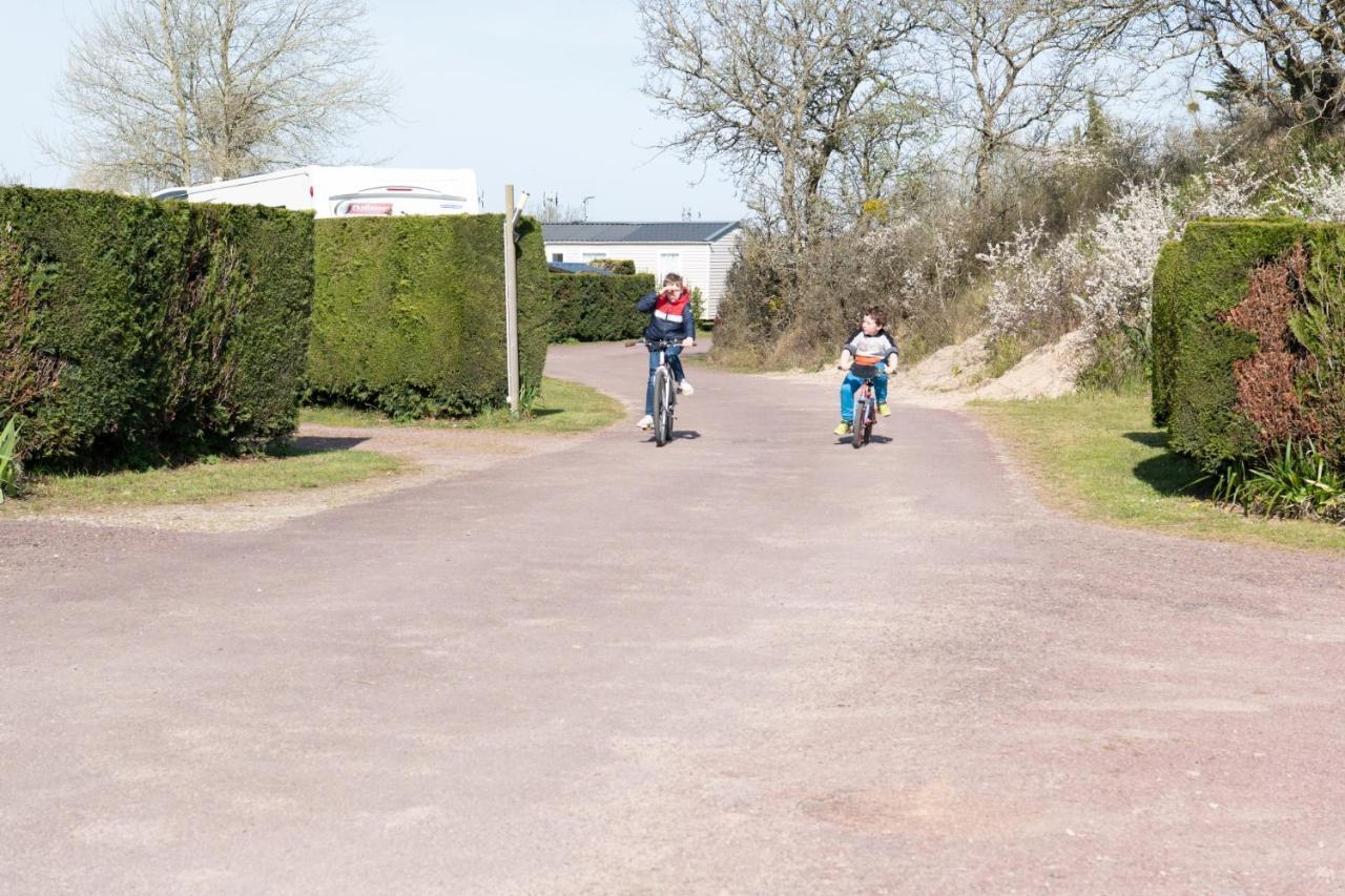 Camping Les Carolins Saint-Lo-d'Ourville ภายนอก รูปภาพ